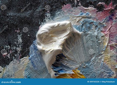 Pinturas De Aceite Aplicadas A Una Paleta Foto De Archivo Imagen De