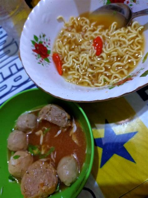 Bakso Dan Indomie Soto Banjar Limau Kuit Indonesian Meatballs And