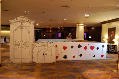 Декорации для мероприятия Алиса в Стране Чудес