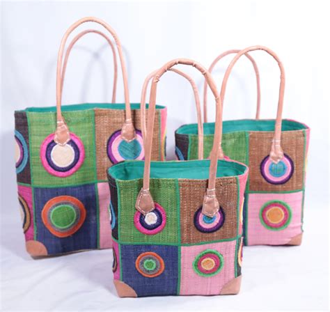 Set Of Three Sizes Abstract Circle Madagascar Raffia Bags 11