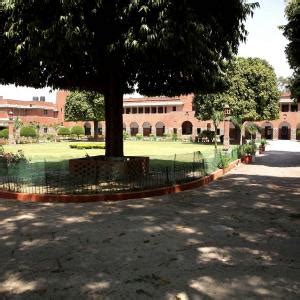 Du Hardens Stand Against St Stephen S Asks To Follow Govt Rules For