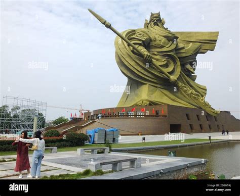 Guan yu statue hi-res stock photography and images - Alamy