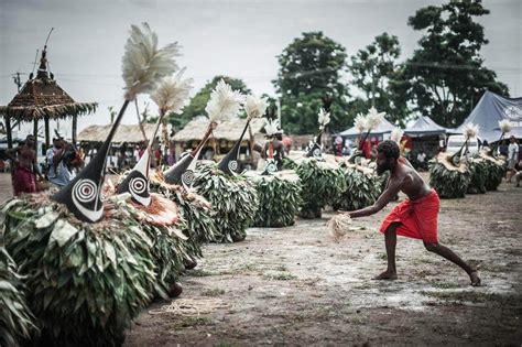 Papua New Guinea: National Mask Festival in East New Britain ∞ ANYWAYINAWAY