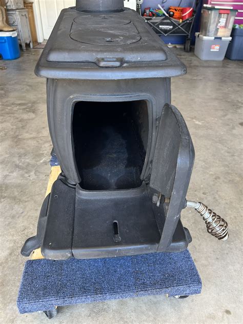 Vogelzang Cast Iron Standard Boxwood Wood Stove Bx26e For Sale In Corinth Tx Offerup