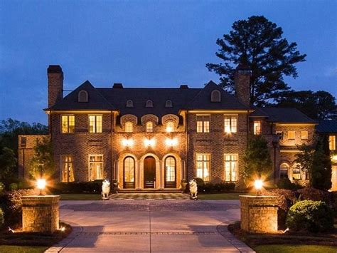 R. Kelly mansion where he ran alleged “sex cult” is sold ...