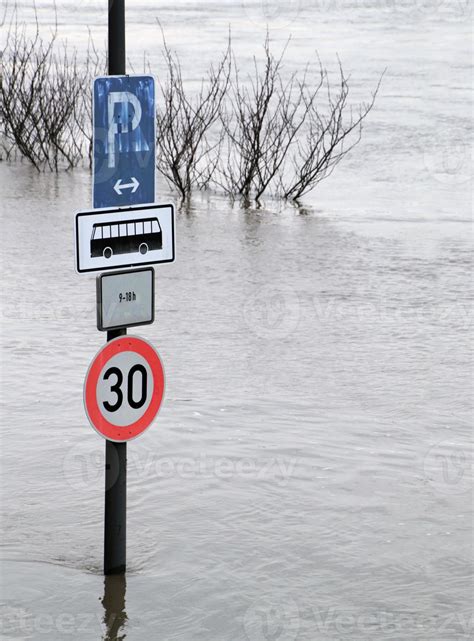 Extreme weather - Flooded pedestrian zone in Cologne, Germany 11839421
