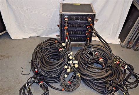 MOTION LAB POWER DISTRO 200 PACKAGE W CASE 3733 ONE Reverb