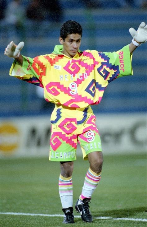 ¡feliz Cumpleaños Recordamos Los Exóticos Uniformes De Jorge Campos El Heraldo De México