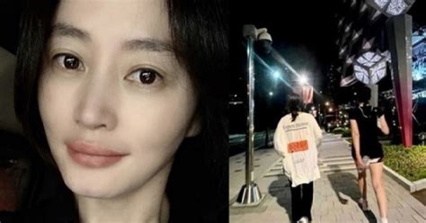 52세 김혜수 핫팬츠로 인증한 고속도로 각선미