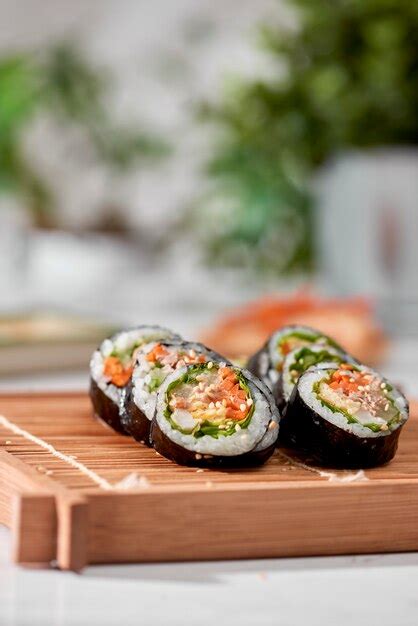 Rollo Coreano Gimbap Kimbob Hecho De Arroz Blanco Al Vapor Bap Y