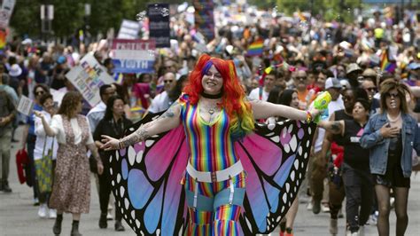 Lgbtq Pride Parade Returns To Boston After Rift Over Inclusivity Ap News