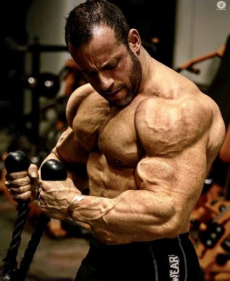 Pin By Nee Voir Dee On Bodybuilders Strongmen In 2020 Body Building