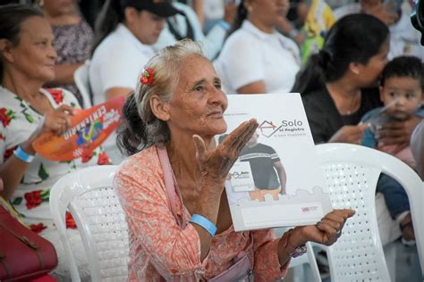 Familias Del Barrio De Marzo Recibieron Sus T Tulos De Propiedad