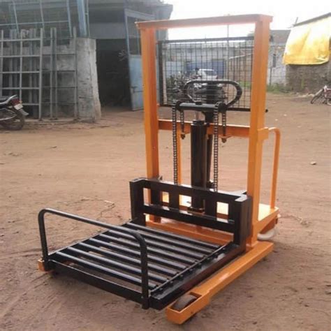 Mild Steel Hydraulic Roller Stacker For Goods Lifting Capacity 2 Ton