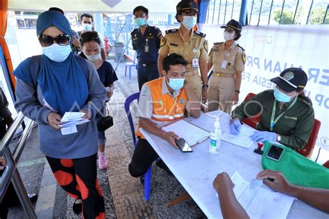 Kepulangan Pekerja Migran Saat Larangan Mudik Antara Foto