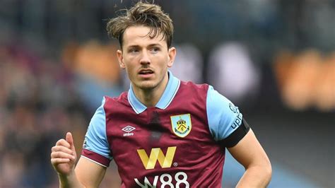 Sander Berge Fulham Sign Burnley Midfielder In M Deal Bbc Sport