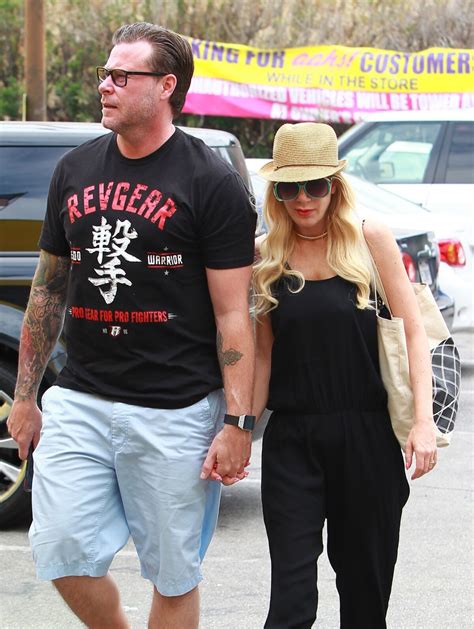 Vid O Tori Spelling Et Son Mari Dean Mcdermott Se Prom Nent Main Dans