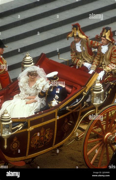 La Boda Del Príncipe Carlos Y Diana Spencer En La Catedral De San Pablo