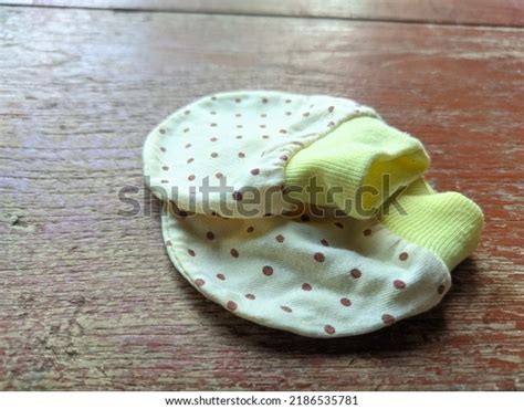 32 Cotton Glove Polka Dot Royalty Free Photos And Stock Images