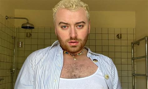 Sam Smith desata polémica en redes tras aparecer con muy poca ropa en