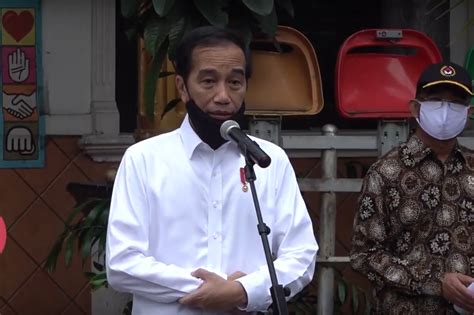 Warga Gugup Saat Presiden Jokowi Blusukan Cek Penyaluran Sembako