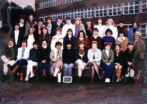 Photo de classe Terminale F8 de 1985 Lycée Edouard Gand Copains d avant