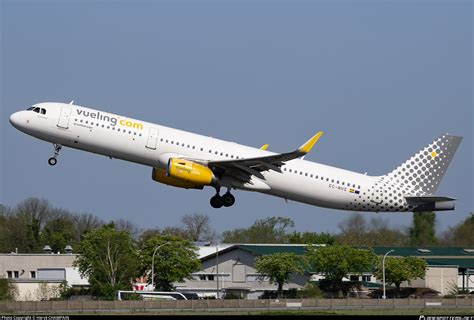 EC MHS Vueling Airbus A321 231 WL Photo by Hervé CHAMPAIN ID 1601923