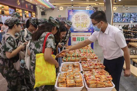 慕了！高校食堂中秋节给学生免费送6000份月饼凤凰网安徽凤凰网