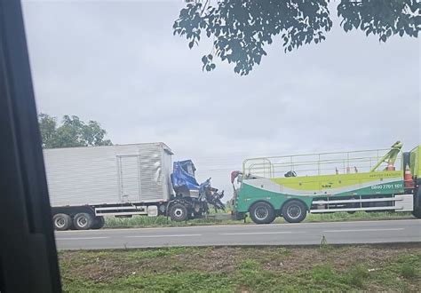 Motorista Morre Em Acidente Entre Dois Caminhões Na Br 101 No Norte Do