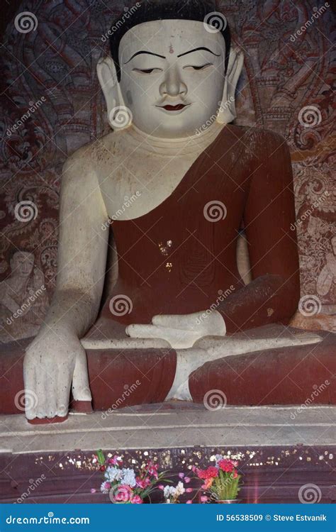 Estatua Blanca De Buddha Imagen De Archivo Imagen De Budismo 56538509