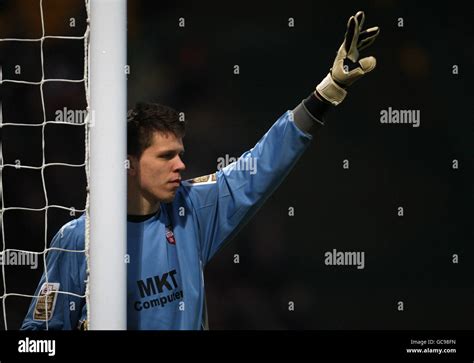 Wojciech Szczesny Brentford Hi Res Stock Photography And Images Alamy