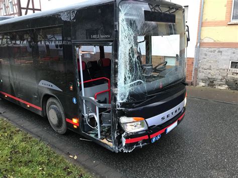 Marburg Bus Prallt Gegen Laterne Und Hauswand Hessennews TV