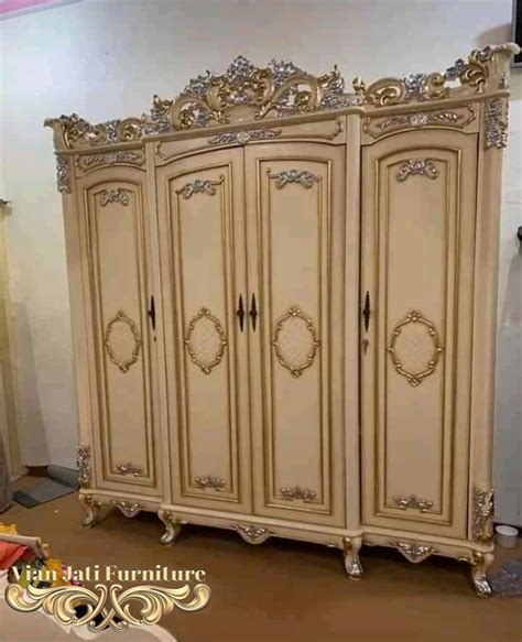 Lemari Pakaian Mewah Pintu 4 Vian Jati Furniture Jepara