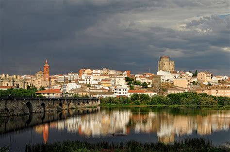 Castilla y León comunidad autónoma de España Emigrar a España