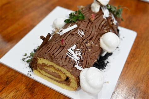 Yule Log Stock Photos Images And Backgrounds For Free Download