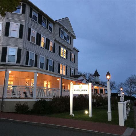 CLOSED: Lighthouse Grill - Edgartown Massachusetts Restaurant - HappyCow