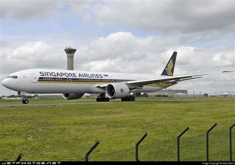 9V SWH Boeing 777 312ER Singapore Airlines Aldo Bidini JetPhotos