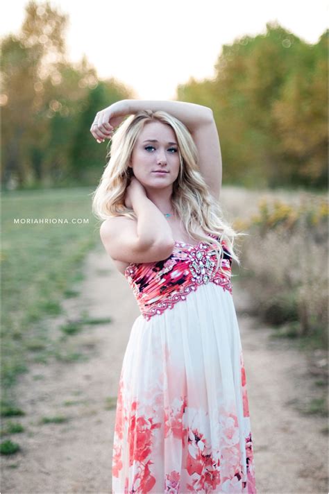 The Ultimate Girls Senior Photography Posing Guide