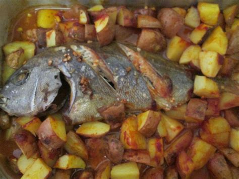 Mãos de Manteiga O meu peixe assado no forno batatas claro