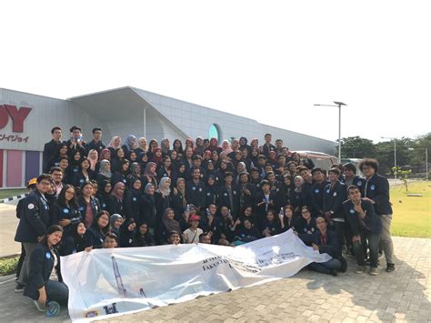 HI UNAIR Adakan Praktik Kuliah Lapangan Bisnis Internasional Di Pabrik