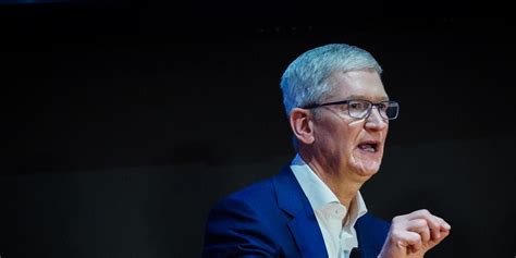 Apple Ceo Tim Cook To Take A 40 Pay Cut This Year Rbusiness