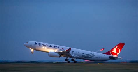 Drama Na Aerodromu Nikola Tesla Putnik Umro Tokom Leta Avion Prinudno