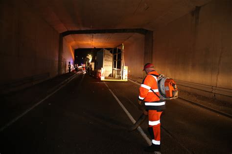 Photos. Phalsbourg : un camion coincé sous un pont paralyse le trafic