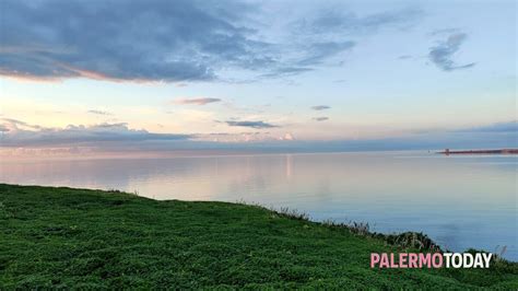 Panorami In Sicilia E Dove Trovarli Il Tramonto Illumina I Faraglioni