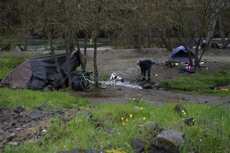 Cities Can Enforce Bans On Homeless Camps U S Supreme Court Rules