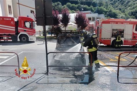 Auto Completamente Distrutta Dalle Fiamme VercelliNotizie