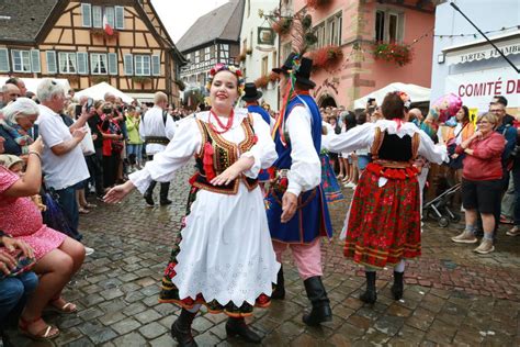 Diaporama La F Te Des Vignerons Eguisheim Noire De Monde