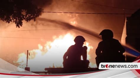 Kebakaran Gudang Rongsokan Di Pasar Kliwon Solo Puluhan Warga Mengungsi