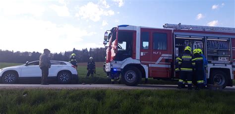 Pkw Im Graben In Zerlach Feuerwehr Kirchbach