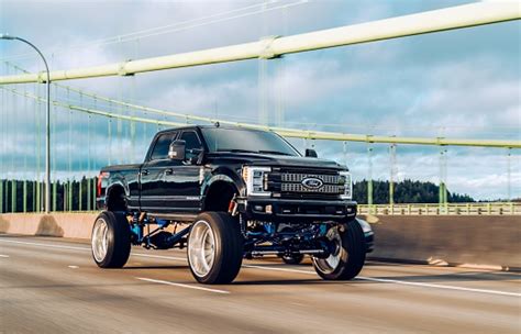 Lifted Ford F350 Stock Photo - Download Image Now - Black Color, Bridge ...